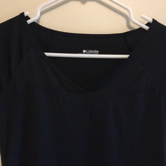 Columbia dri-fit material hiking/workout shirt XS - Picture 2 of 3